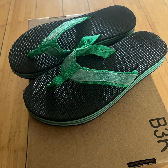 Vintage Flip Flops - Picture 4 of 8